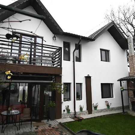 Upstairs Residence Târgu Jiu Exteriér fotografie